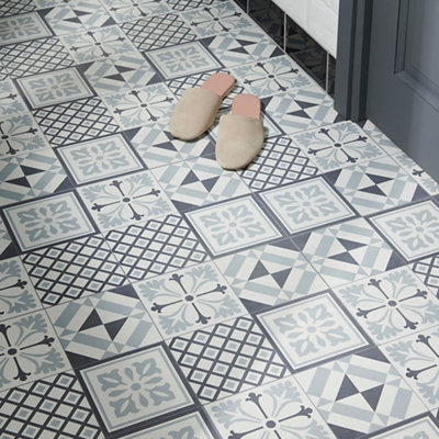 Goodhome poprock black white mosaic effect vinyl tiles in bathroom.