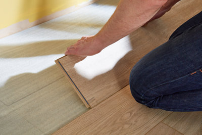 laying laminate flooring