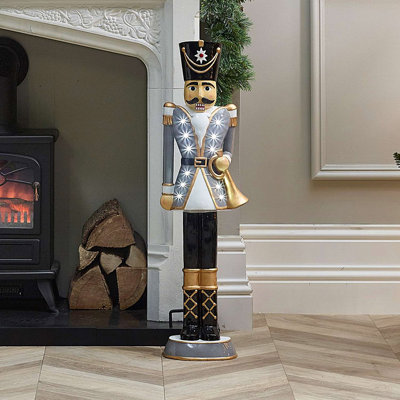 Outdoor nutcracker clearance soldier