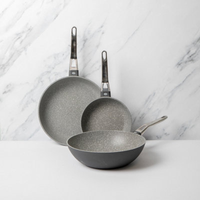 3pc Cookware Set with 2x Non-Stick Cast Aluminium Frying Pans, 20cm & 28cm and 28cm Wok - Induction Safe
