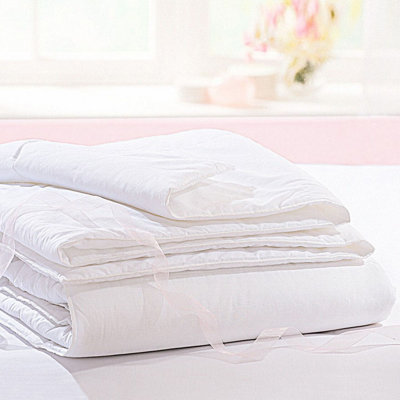 4.5 Tog Summer Duvet - Lightweight Anti-Allergenic Quilt with Hollowfibre Filling - Machine Washable, Size Double