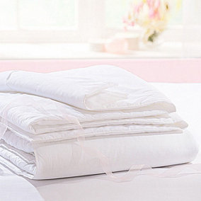 4.5 Tog Summer Duvet - Lightweight Anti-Allergenic Quilt with Hollowfibre Filling - Machine Washable, Size King