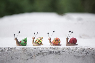 4 Pcs Snail Figurine Miniature Statues - Orange Colour Cute Resin Animal Figures Crawling Snail Table Ornaments