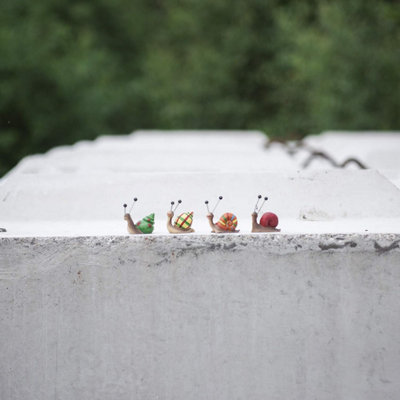 4 Pcs Snail Figurine Miniature Statues - Orange Colour Cute Resin Animal Figures Crawling Snail Table Ornaments