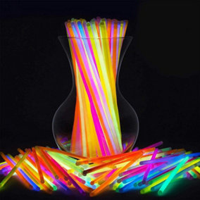 400 Glowsticks in Mixed Colors & 200 Bracelet Connectors - Add Vibrancy to Your Events
