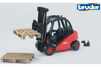 Bruder Linde H30D Forklift With 2 Pallets Industrial Forklift & Pallet Handling Playset from B&Q