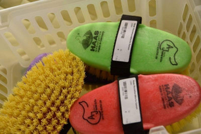 Kerbl Body And Mane Brush Wurzel20 X 8,5 Cm from B&Q