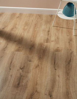 Swiss Krono Kronoswiss Standard Plus 7mmSummer Oak Nature. 2.39M² Pack from B&Q