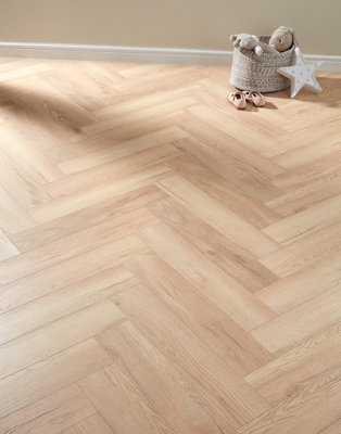Swiss Krono HerringbonePeterson Oak Light 8mm Laminate Flooring. 1.23M² Pack from B&Q