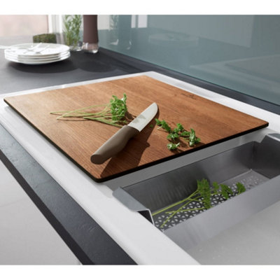 Villeroy & Boch Walnut Chopping Board 560 X 300 mmOil-Treated Wood With Non-Slip Rubber Base (8K331000) from B&Q