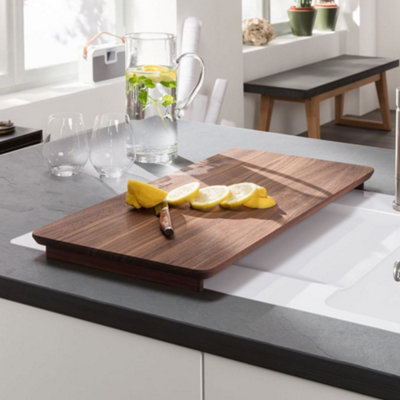 Villeroy & Boch Walnut Universal Chopping BoardPre-Oiled Walnut WoodNon-Slip Base375 X 389 X 20 mm from B&Q
