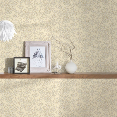 B&Q -  Bricoflor Ivory Flowers Yellow Background Country Cottage Style Wallpaper Straight Match 32Cm 10.05 X 0.70 M