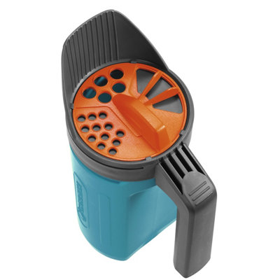 Gardena Lawn Hand Held Spreader 1.2L from B&Q