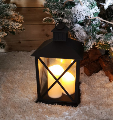 Outdoor battery lantern with outlet timer