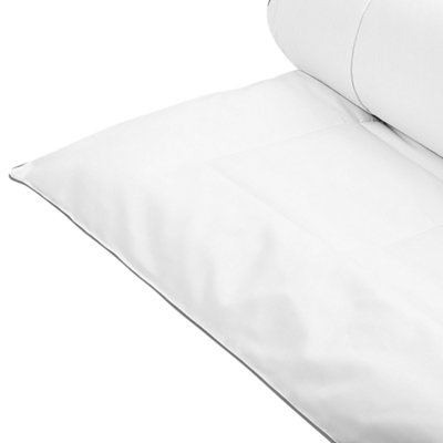 Beliani Duvet Microfibre 9 Tog Medium Warm Howerla 155 X 220 Cm