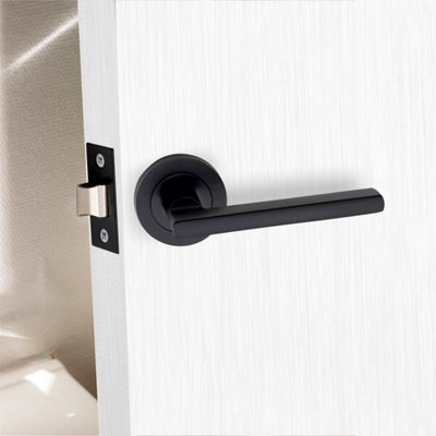 5 Set Leon Design Door Handle On Round Rose Latch Door Handles with 2.5" Tubular Latch Matt Black Finish - GG