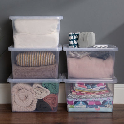 Use fine quality extra large plastic storage containers with lids