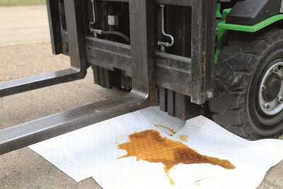 50 Litre Oil and Fuel Performance Spill Kit in a Shoulder Bag with Clay Drain Mat