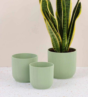 Vibes Fold Round Plant Pot Indoor Home Decorative Flower Herb Planter Embossed Design Recycled Plastic 16Cm Sorbet Green