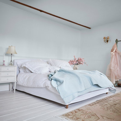 Shabby Chic By Rachel Ashwell Wonderland 2.5Lt Multi-Surface Paint from B&Q