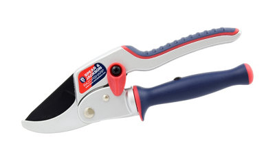 Spear & Jackson 6458Rs Razorsharp Ratchet Twist Anvil Secateurs from B&Q