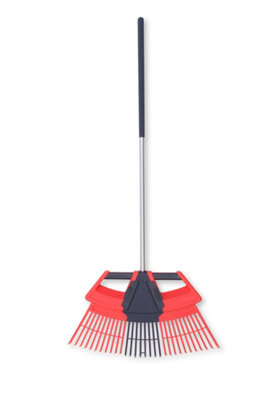 Spear & Jackson 3-In-1 Plastic Leaf Rake (Leaf RakeShrub Rake And Leaf Grabbers) from B&Q