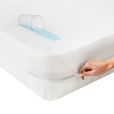 Silentnight Complete Mattress Encasement ProtectorDouble from B&Q