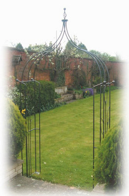 Poppy Forge Flower Ogee Arch (Inc Ground Spikes) Garden ArchwaySolid SteelL43.2 X W137.1 X H284.5 CmBlack from B&Q