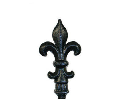 Poppy Forge Fleur De Lys TopDecorative Top For Garden Plant SupportSolid SteelPowder Coated Black from B&Q