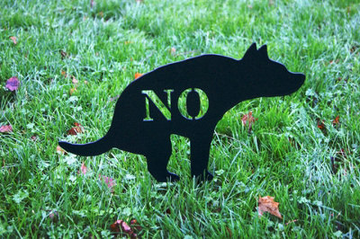 Poppy Forge DogGarden OrnamentSolid SteelW34.3 X H25.4 CmPowder Coated Black from B&Q