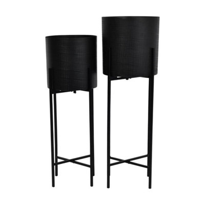 B&Q -  Clyde Floor Standing Planters (Set Of 2)IronL26 X W26 X H76 CmMatt Black