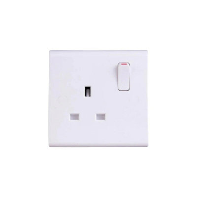 Deta S1207S Slimline 13A 1 Gang Switched Single Socket from B&Q