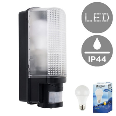 Valuelights Griffin Outdoor Heavy Duty Ip44 Rated 110 Degree Bulkhead Security Wall Light With Pir Motion Detector And Led Bulb from B&Q