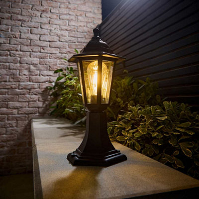 B&Q -  Traditional Black Ip44 Outdoor Garden Lamp Post Lantern LightIncludes 6W Led Gls Bulb 3000K Warm White