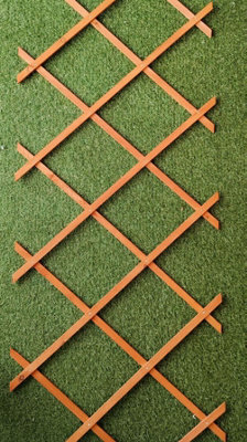 Amabassador 7mm Heavy Duty Brown Expanding Wooden Trellis 1.8M X 0.6M from B&Q