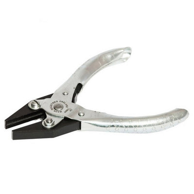 Maun Flat Nose Parallel Plier 125 mm from B&Q