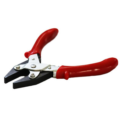 Maun Flat Nose Parallel Plier Comfort Grips 160 mm from B&Q