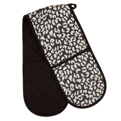 Orsina Double Oven GloveStylish Leopard Print With Quilted Heat-Resistant FabricSafely Handles Hot Pots from B&Q