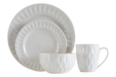Rackhams White Avie 16 Piece Embossed Dinner Set. - Image 4