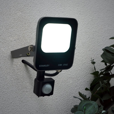 Stanley Ik10 Black Mains-Powered Cool Daylight Outdoor Led Pir Floodlight 2200Lm from B&Q