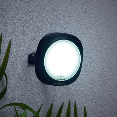 Stanley Black Mains-Powered Cool Daylight Led Without Sensor Slimline Floodlight 900Lm