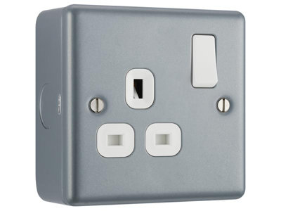 Masterplug Mc521-01 Metal Clad Switched Socket 1-Gang 13A Mstmc521 from B&Q