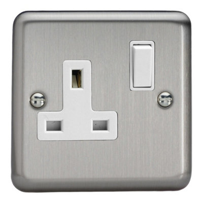 Varilight Single Switched Plug SocketValue Matt Chrome With White InsertXs4W from B&Q