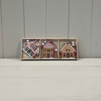  - Satchville Hanging Gingerbread Assorted Houses6