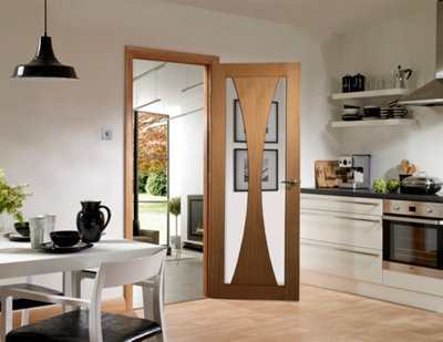 Xl Joinery Internal Verona Oak Clear Glass Pre-Finished Door 2040 X 826 X 40mm from B&Q