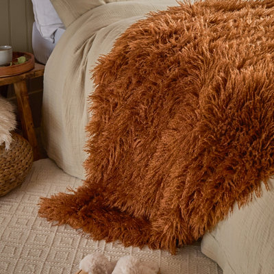 B&Q - Furn. Rowan Faux Fur Throw Ginger