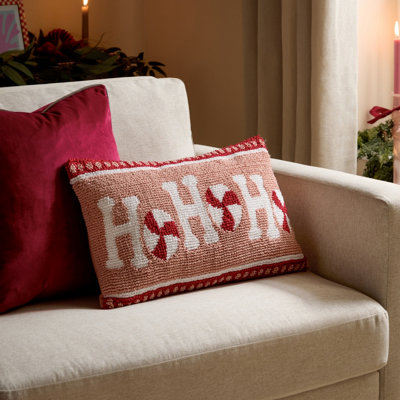 B&Q - Furn. Candy Ho Ho Ho Tufted Feather Filled Cushion 30Cm X 50CmPink