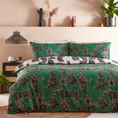 Furn. Wildcat Tribal Reversible Duvet Cover SetSuper KingGreen from B&Q