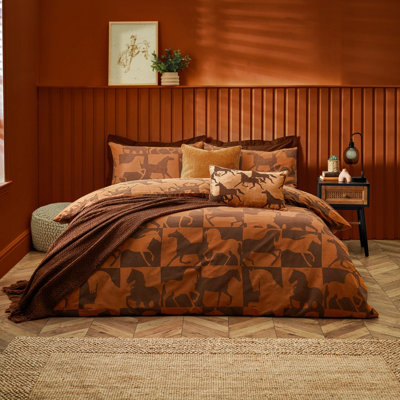 Furn. Herve Reversible Duvet SetKingBrown from B&Q