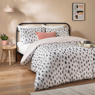 Duvet Day Robi Printed Soft Touch Duvet Cover SetKingLinen/charcoal from B&Q